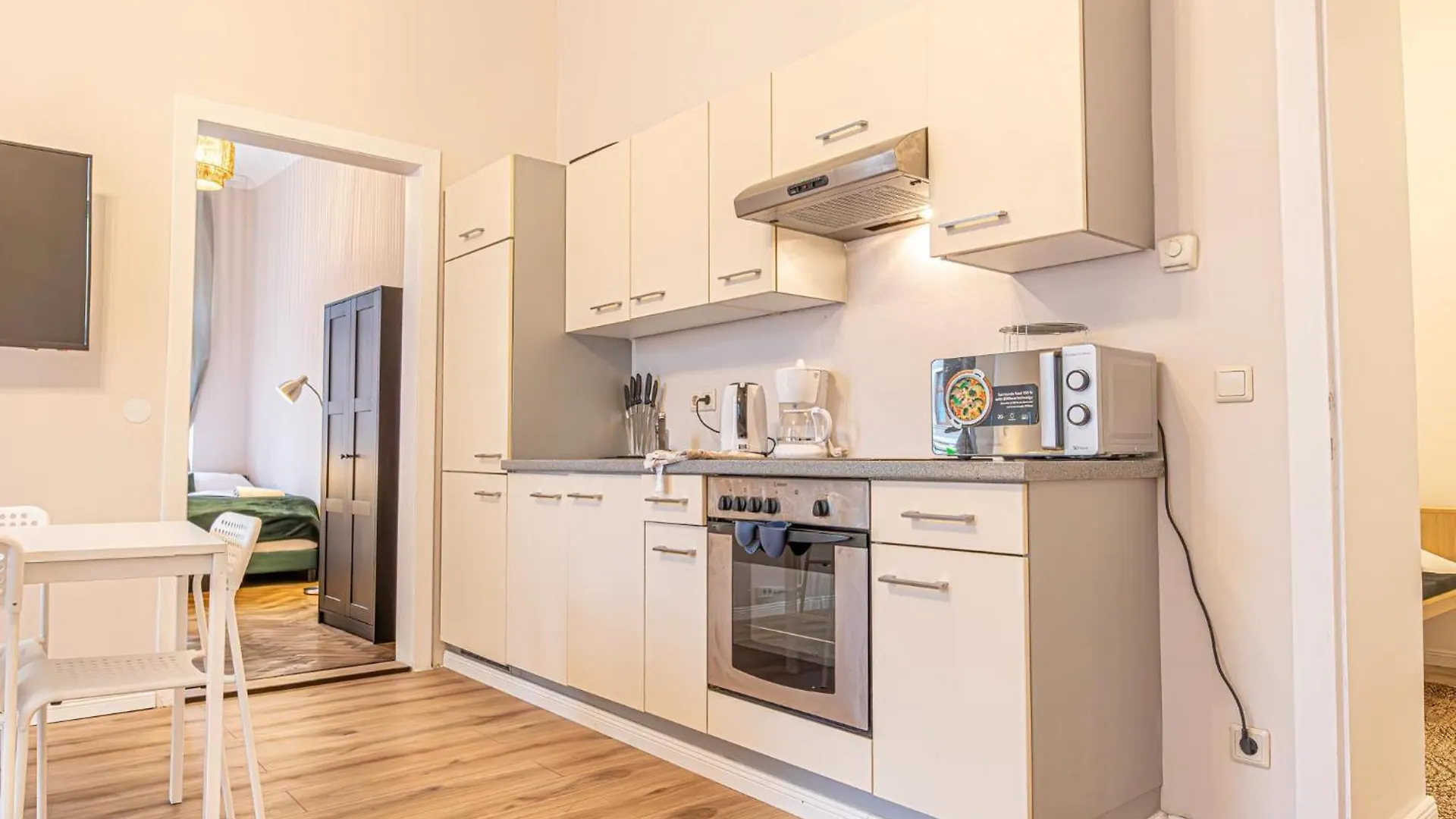 Comfortable 2Br & 1Lr Apt In Central Vienna 0*,  Austria