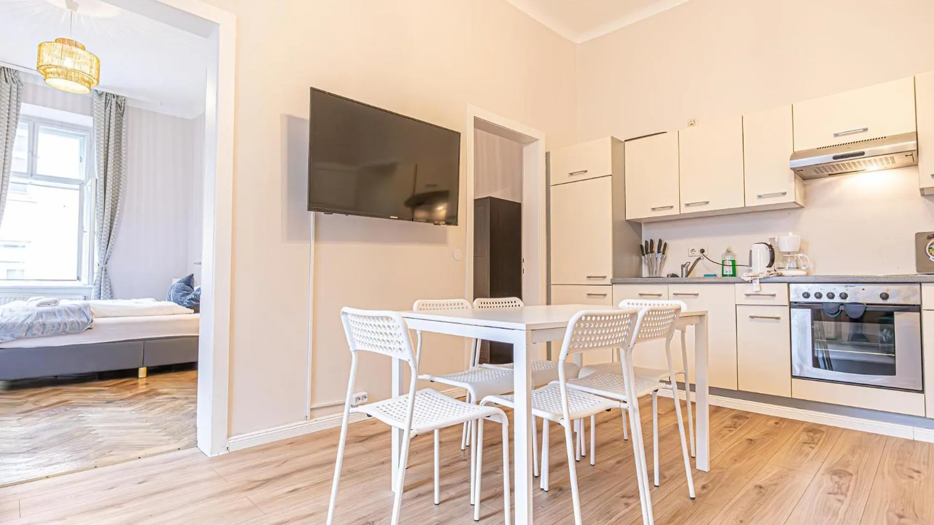 Appartamento Comfortable 2Br & 1Lr Apt In Central Vienna