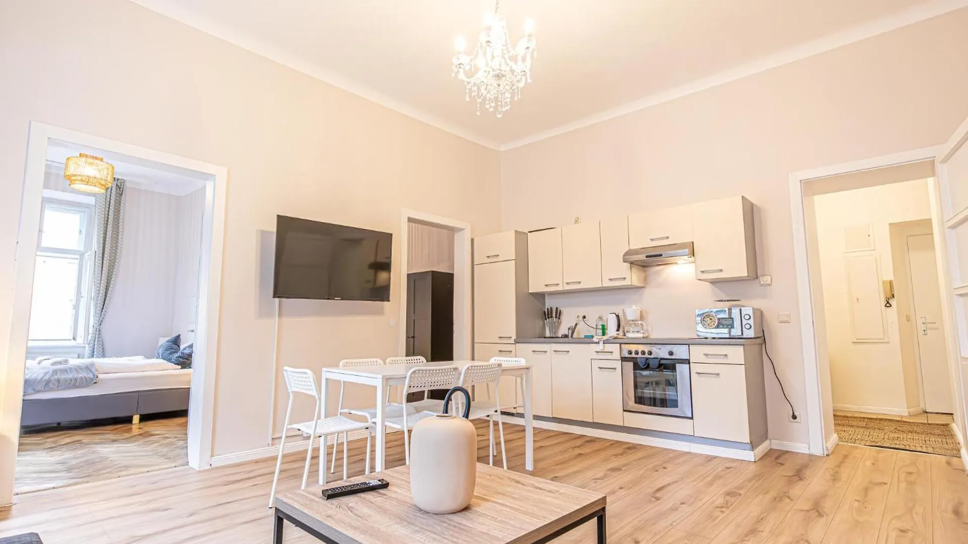 Comfortable 2Br & 1Lr Apt In Central Vienna 0*,  Austria