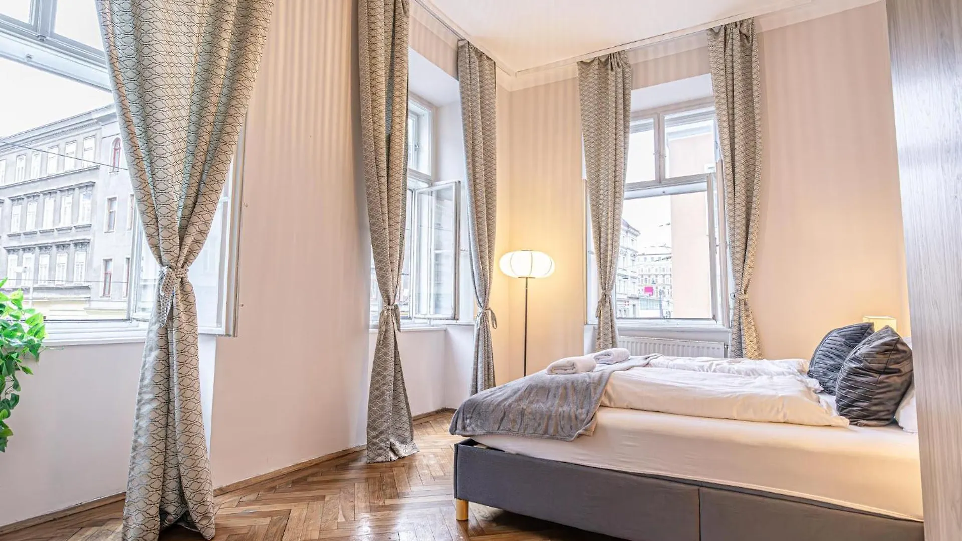 Comfortable 2Br & 1Lr Apt In Central فيينا شقة