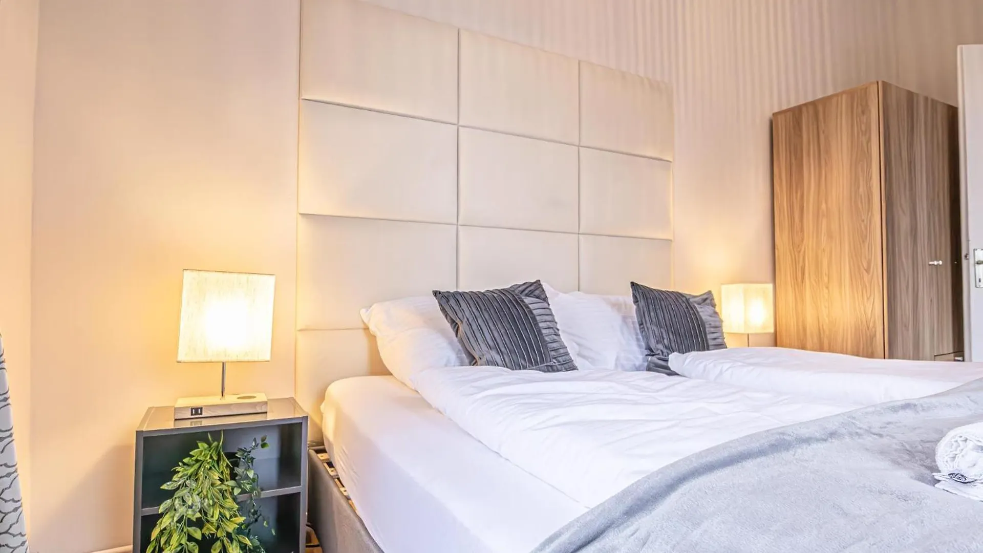 Comfortable 2Br & 1Lr Apt In Central فيينا النمسا
