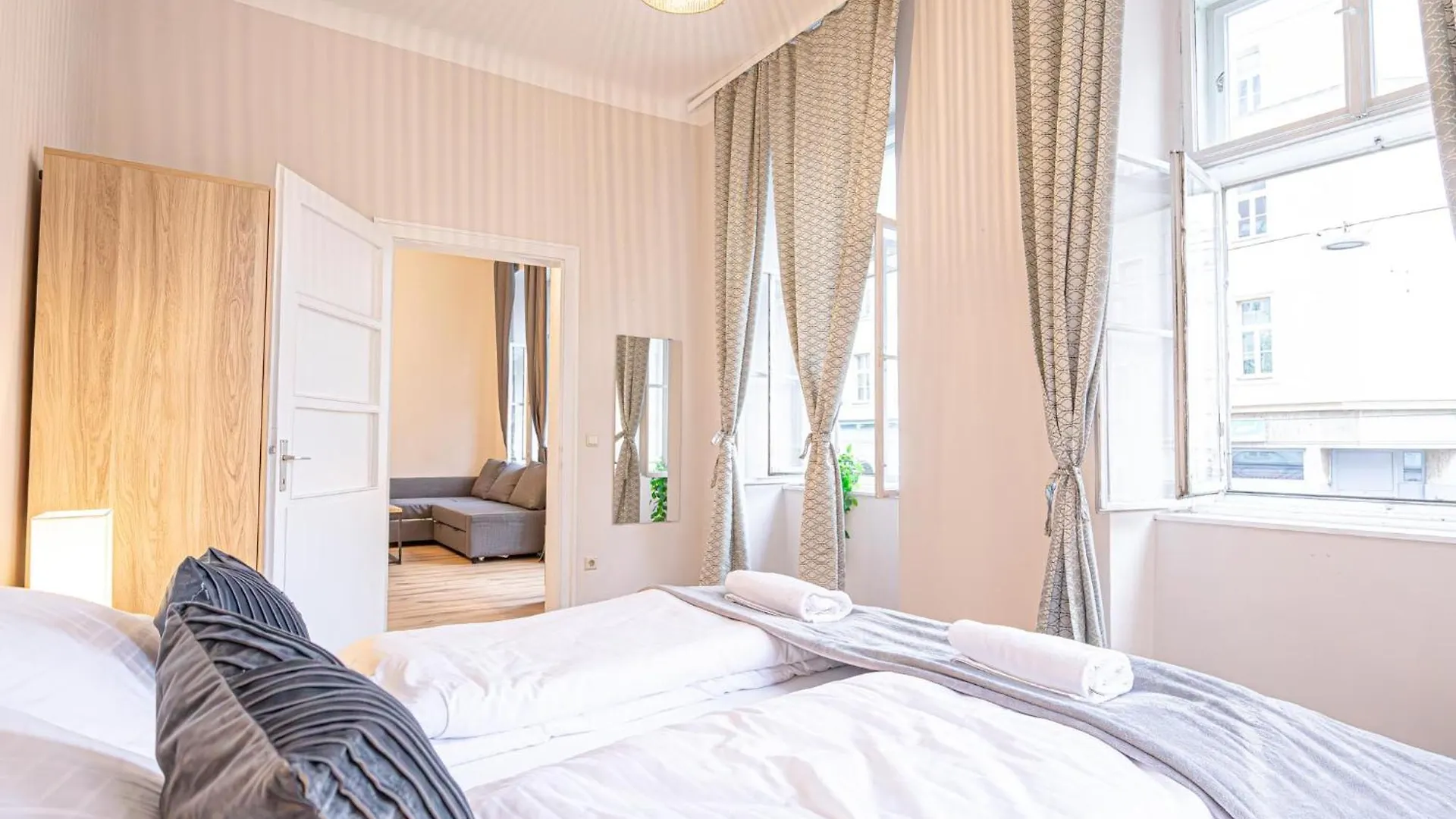 Comfortable 2Br & 1Lr Apt In Central فيينا