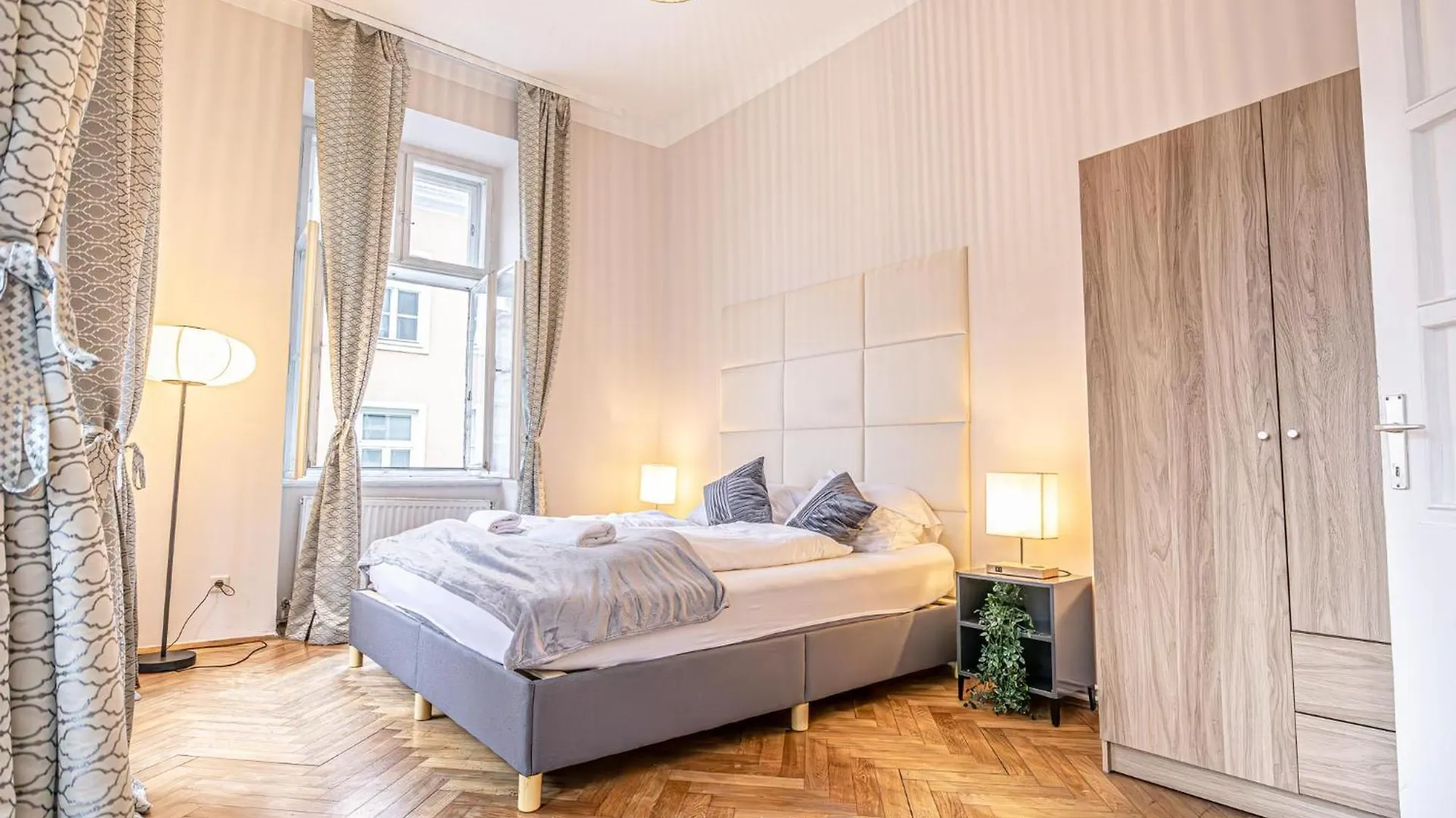 Comfortable 2Br & 1Lr Apt In Central فيينا