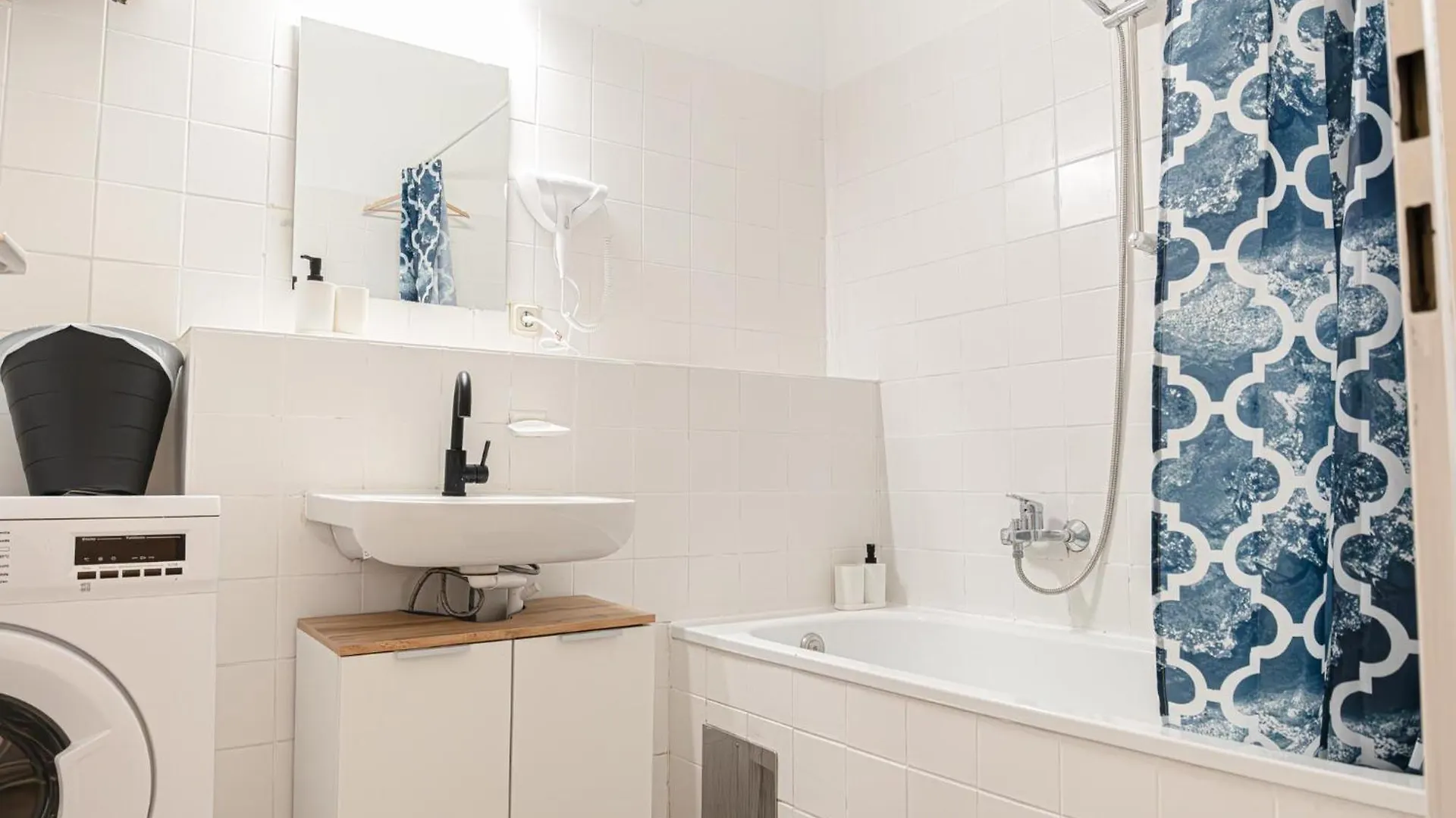 Comfortable 2Br & 1Lr Apt In Central فيينا النمسا