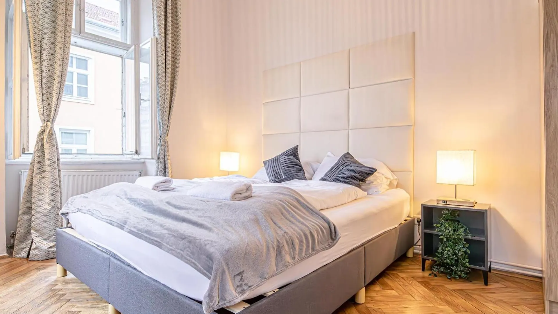 Comfortable 2Br & 1Lr Apt In Central فيينا 0*,